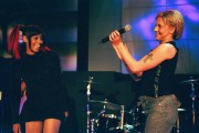 Лиза Лопез (TLC) и Мелани Чисхолм (Lisa Lopez, Melanie Chisholm) the Top Of The Pops Studio - 7xHQ B134a1205153112